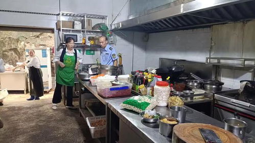 合江縣臨港市場監(jiān)管所開展節(jié)后餐飲食品安全專項(xiàng)檢查，筑牢服務(wù)安全防線
